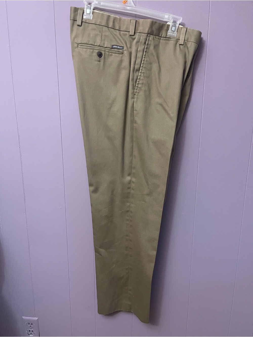 Eddie Bauer Men's Chinos in Khaki Green
